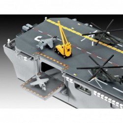 Assault Carrier USS WASP CLASS (1:700) - obsahuje barvy a lepidlo - Revell ModelSet 65178