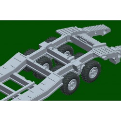 MAZ-537G intermediate type with MAZ/ChMZAP 5247G semi-trailer - Trumpeter 07194