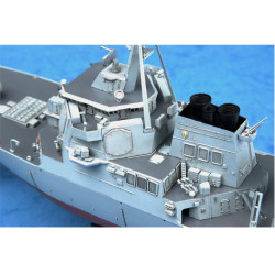 USS Arleigh Burke DDG-51 - Trumpeter 04523