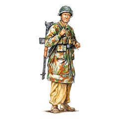 WWII - German paratroopers (tropical uniform) - Italeri Model Kit figurky 6134