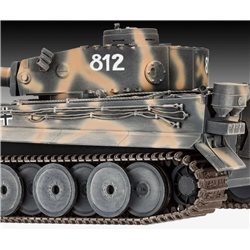75 Years Tiger I - obsahuje barvy a lepidlo - Revell Gift-Set tank 05790